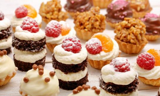 Znaczenie podkładów pod torty w profesjonalnej prezentacji deserów