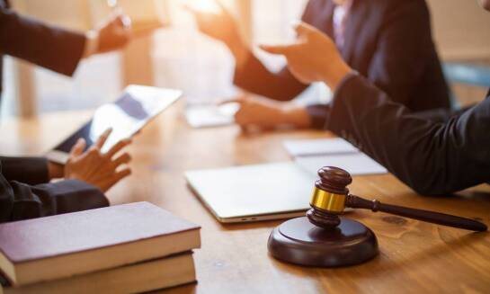 Jakie są konsekwencje prawne braku porozumienia w podziale majątku?