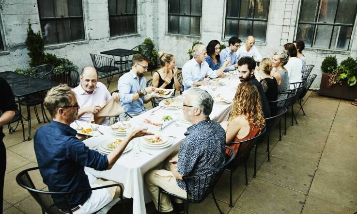 Jak catering dla firm może wspierać morale pracowników?