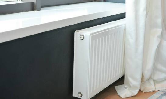 Grzejniki płytowe w domach energooszczędnych: idealne rozwiązanie