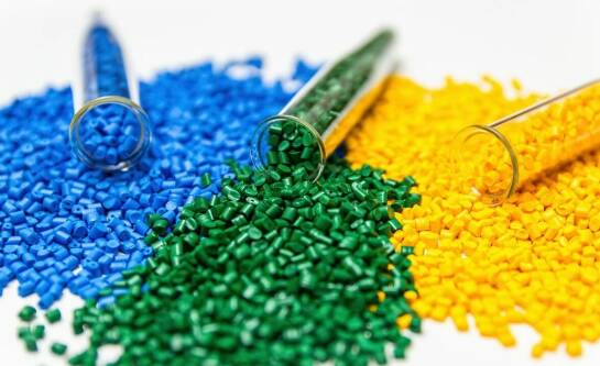 Tworzywa dla przemysłu spożywczego: innowacje i trendy rynkowe