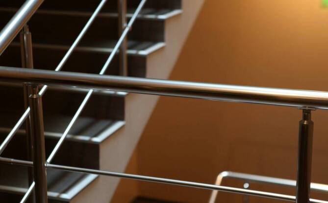 Wpływ malowania klatek schodowych na bezpieczeństwo użytkowników