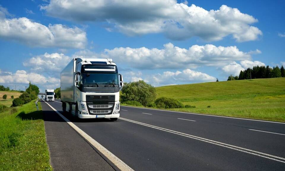 Jakie korzyści daje współpraca z firmą oferującą kompleksowe usługi transportowe?