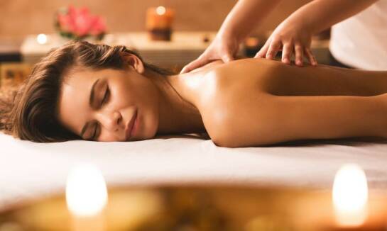 Jakie techniki masażu relaksacyjnego są dostępne w salonach kosmetycznych?