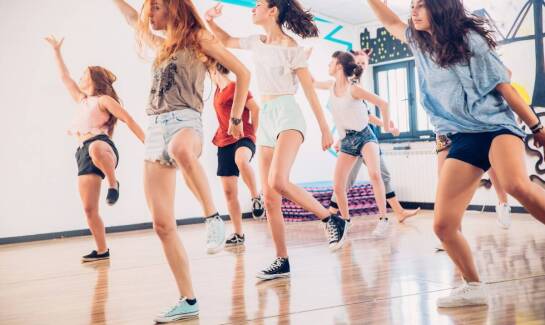 Taniec jako forma rozwoju osobistego – oferta naszej szkoły