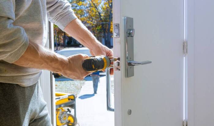 Profesjonalny montaż zamków – dlaczego warto zaufać specjalistom?
