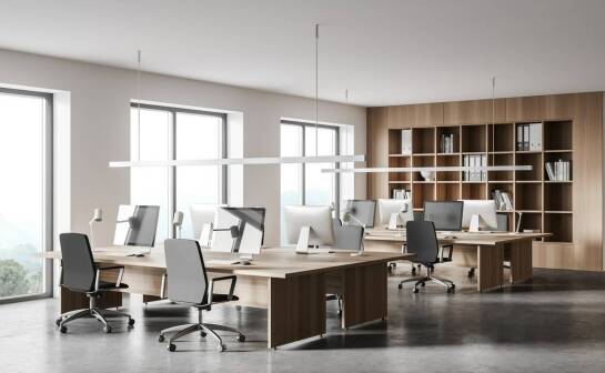 Jakie są najważniejsze zalety wykładzin ściennych w biurach open space?