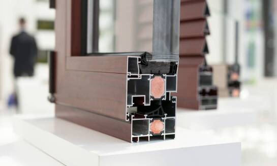 Porównanie trwałości i wytrzymałości okien aluminiowych i innych materiałów