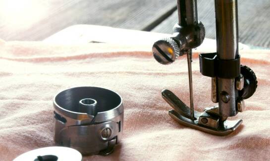 Igły do szycia delikatnych tkanin – co warto rozważyć?