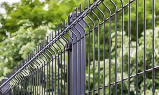 Jakie materiały są najczęściej stosowane w ogrodzeniach modułowych?