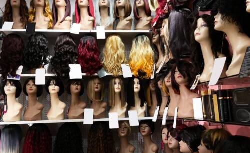 Czy peruki są odpowiednie dla osób starszych? Oferta sklepów w Starachowicach