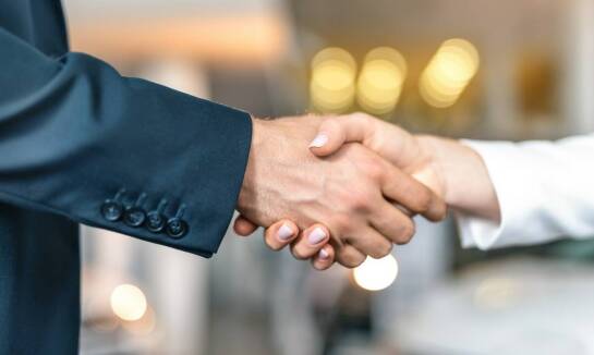 Jak budować zaufanie w relacjach partnerskich w biznesie?