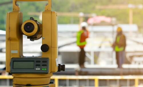 Tyczenie budynków a współpraca z architektami i inżynierami – kluczowe aspekty