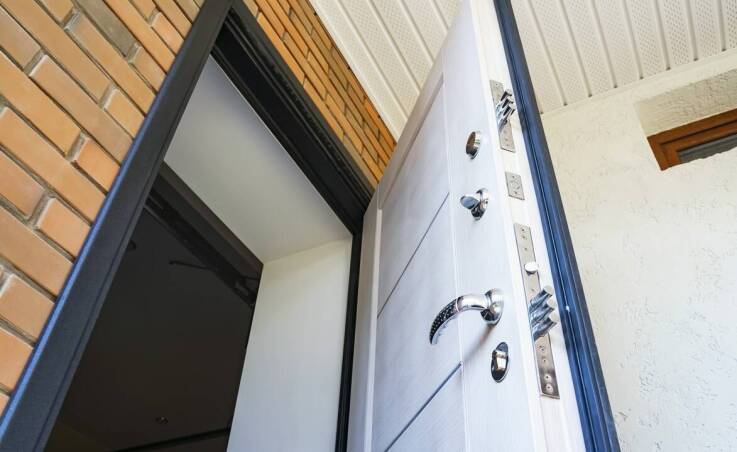 Drzwi zewnętrzne a kontrola dostępu do domu