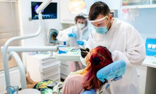 Zastosowanie laserów w nowoczesnej stomatologii – korzyści dla pacjentów
