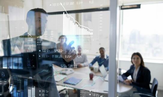 Współpraca z lokalnymi dostawcami - zalety dla klientów hurtowni paliw