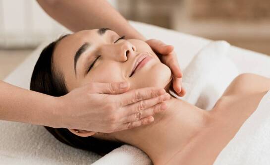 Jak zabiegi enzymatyczne wpływają na kondycję skóry?