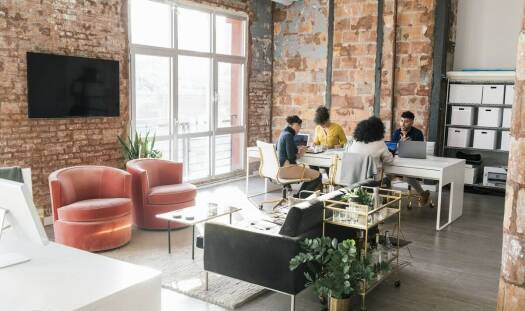 Jakie usługi oferuje biuro nieruchomości przy zakupie domu?