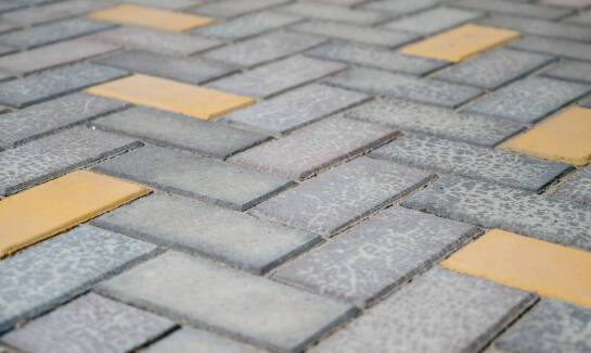 Jak dbać o nawierzchnie z kostki brukowej, by służyły przez lata?