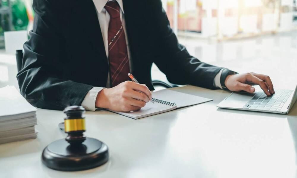 Sprawy spadkowe: jak adwokat może pomóc w unieważnieniu testamentu?