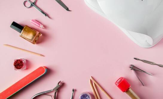 Jakie korzyści przynosi wybór manicure żelowego?