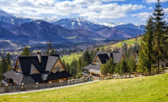 Czym różnią się noclegi w górach od typowych hoteli miejskich?