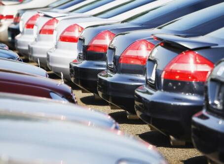 Jak aukcje wpływają na proces sprowadzania aut z USA?