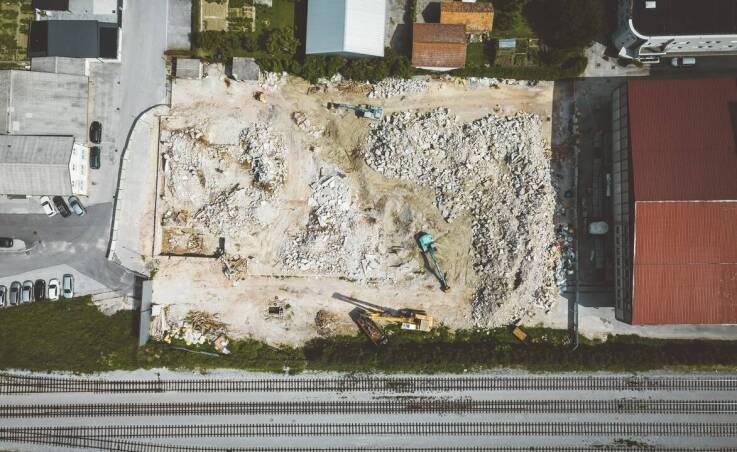 Wywóz gruzu a ochrona środowiska – jak dbać o ekologię podczas prac budowlanych?