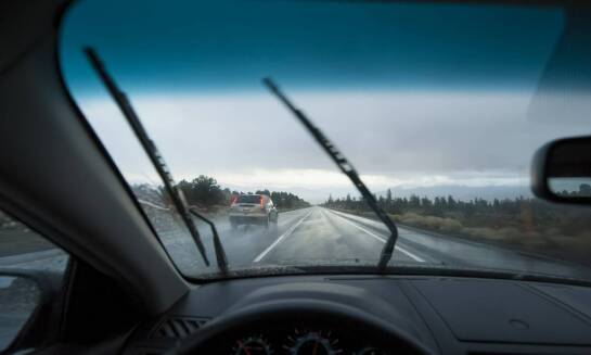 Wpływ płynów do spryskiwaczy na widoczność w trudnych warunkach pogodowych