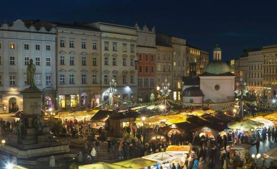 Jakie są różnice między prowadzeniem działalności w formie jednoosobowej a spółki handlowej w Czechach?
