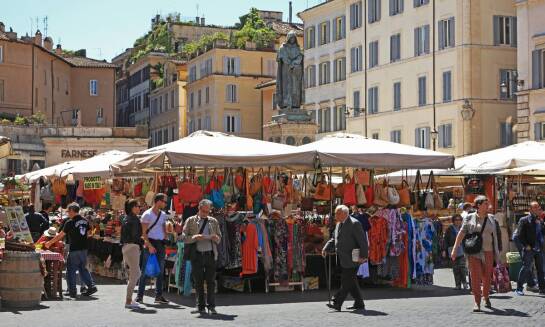 Wycieczki objazdowe z Łodzi – jak wygląda opieka ze strony przewodników?