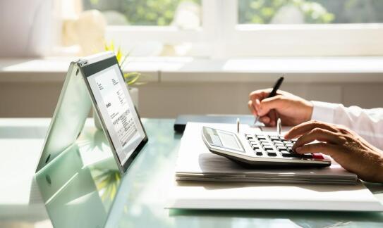 Obsługa płacowa i kadrowa: Jakie usługi oferuje łódzkie biuro?