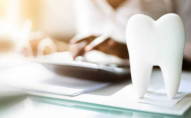 Poradnik po cenniku stomatologicznym – jakie usługi wybierać?