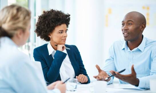 Znaczenie przejrzystej komunikacji między adwokatem a klientem