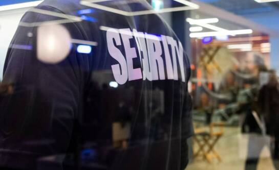 Czy pracownik ochrony ma prawo do przeprowadzenia kontroli osobistej?