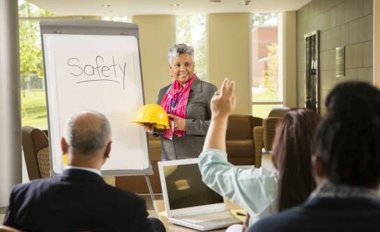Jak często powinno się przeprowadzać szkolenie BHP?