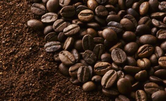 Jak wybrać dobrą kawę ziarnistą? Kilka prostych kroków, by cieszyć się najlepszym smakiem.