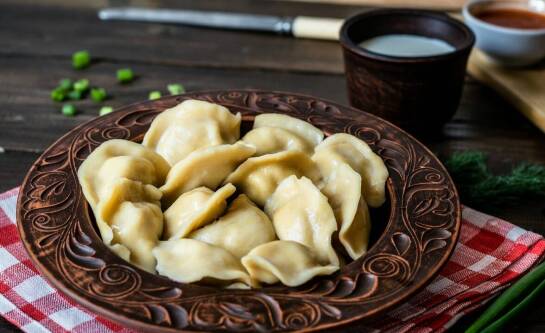 Pielmieni: z czym podawać te pierożki, żeby smakowały jeszcze lepiej?