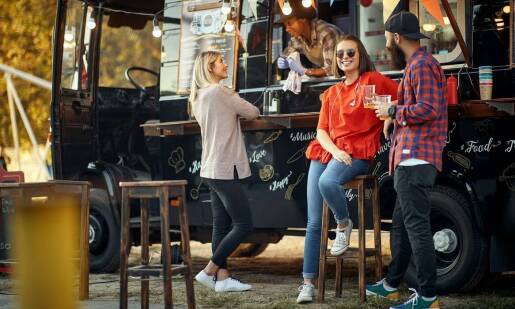 Zastosowanie pawilonów handlowych 100m2 w branży gastronomicznej