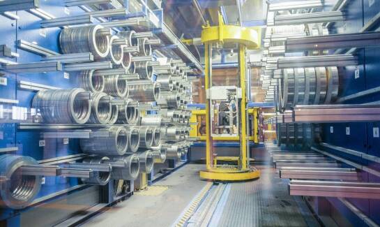 Przemieszczanie maszyn w przemyśle – kluczowe wyzwania i rozwiązania