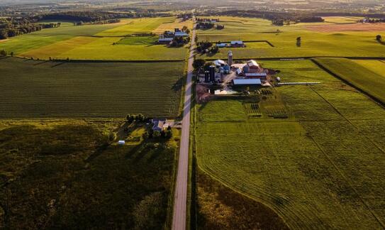 Ubezpieczenia rolne: jak doradca finansowy może pomóc w ochronie gospodarstwa?