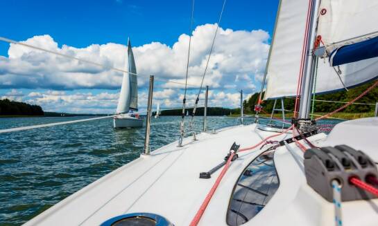 Kursy żeglarskie dla dorosłych – oferta ośrodka żeglarskiego