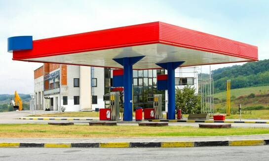 Jakie usługi oferuje stacja benzynowa w Łaziskach Górnych?