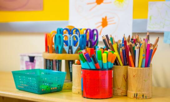 Odjazdowe naklejki jako narzędzie edukacyjne dla dzieci – jak je wykorzystać?