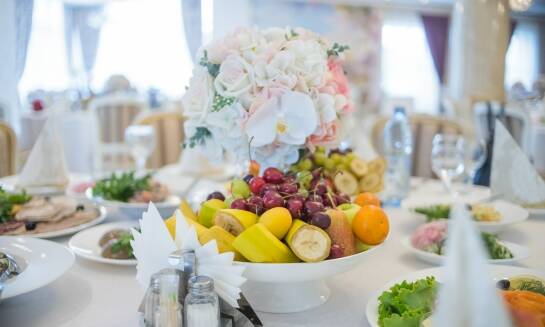 Organizacja wesela: jakie korzyści daje kompleksowa oferta sal weselnych?