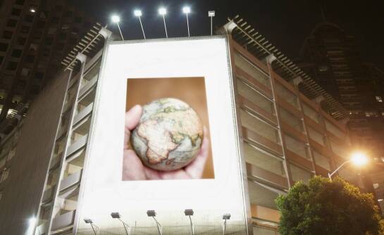 Zalety inwestowania w kasetony reklamowe dla sklepów detalicznych