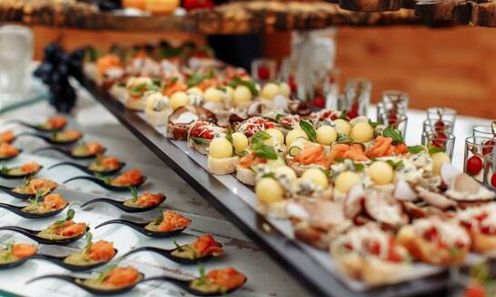 Wybór dodatków do dań głównych: co proponuje firma cateringowa z Lublina?