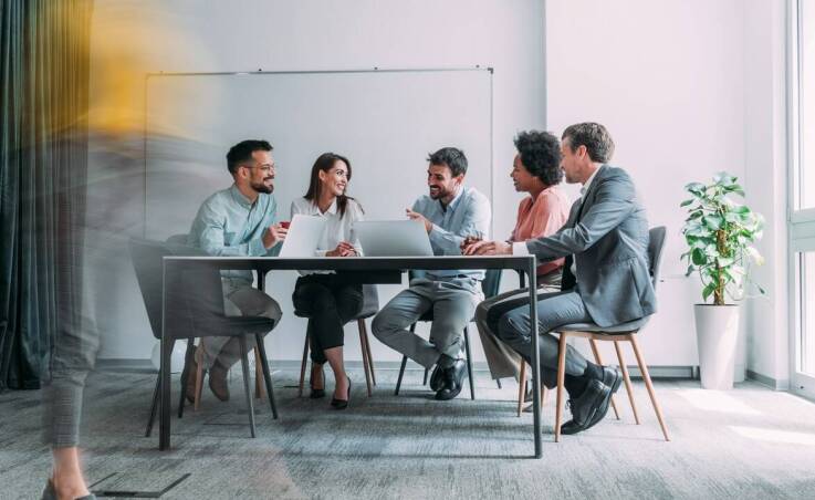 Jakie korzyści płyną z profesjonalnej pomocy prawnej w negocjacjach biznesowych?