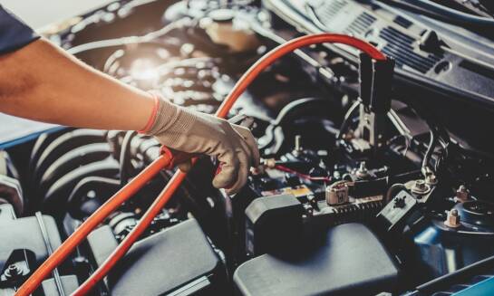 Jak zapewniamy szybki dojazd do klienta przy wymianie akumulatora?