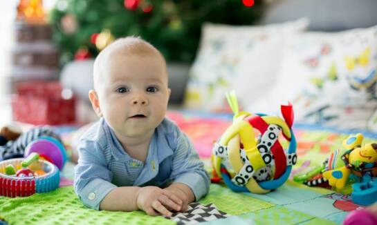 Jak zabawki mogą wspierać rozwój sensoryczny najmłodszych?